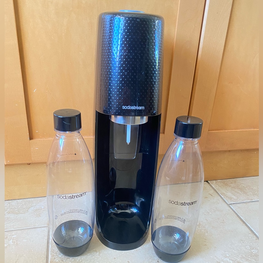 SodaStream SPT-001 Fizzi Sparkling Water Maker with 2 Bottles Tested - No CO2